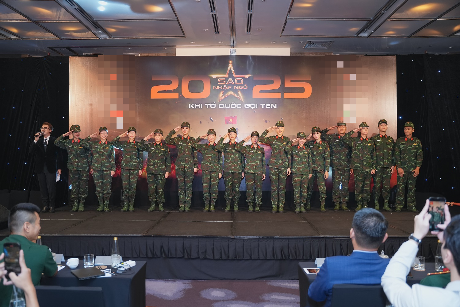 Hoa hậu Hương Giang: "Quân đội và chùa là nơi mà khi mình đi vào và bước ra thì mình nên người luôn"- Ảnh 1.