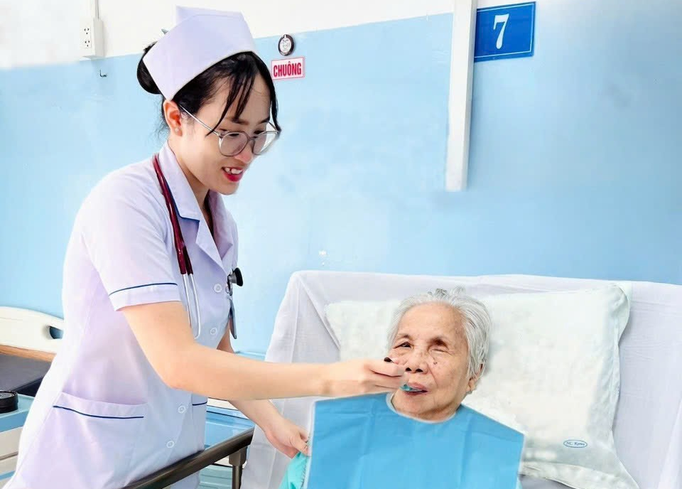 Những trường hợp được hoàn tiền đóng BHYT từ năm 2025- Ảnh 1.