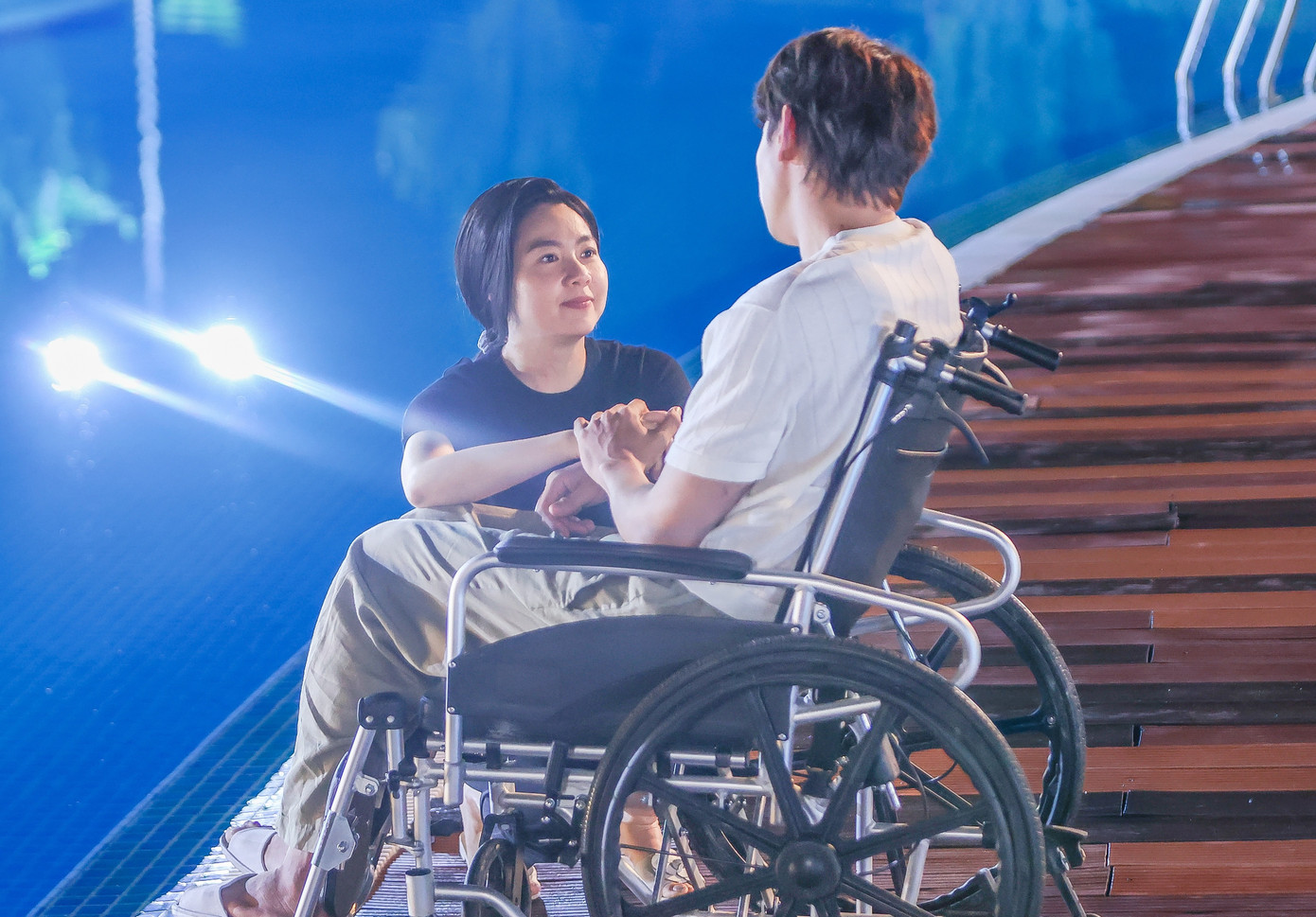 Diễn viên Lê Khánh gặp nguy hiểm- Ảnh 4. Diễn viên Lê Khánh gặp nguy hiểm- Ảnh 4.