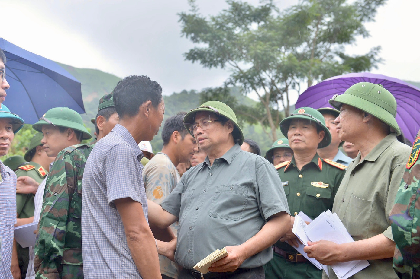 Thủ tướng tới điểm nóng mưa lũ Điện Biên, trực tiếp chỉ đạo khắc phục hậu quả- Ảnh 5.