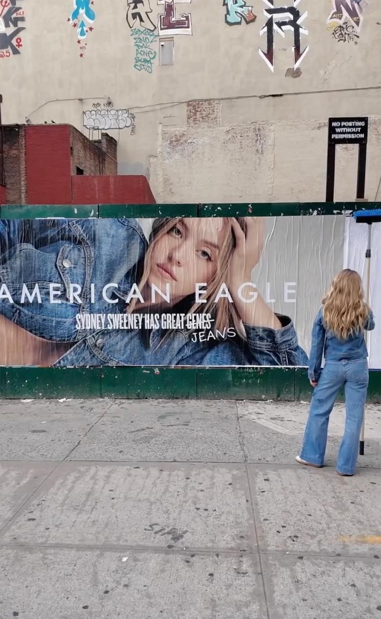 Quảng cáo quần jeans khiến cả nước Mỹ sục sôi, ông Trump cũng phải lên tiếng- Ảnh 2. Quảng cáo quần jeans khiến cả nước Mỹ sục sôi, ông Trump cũng phải lên tiếng- Ảnh 2.