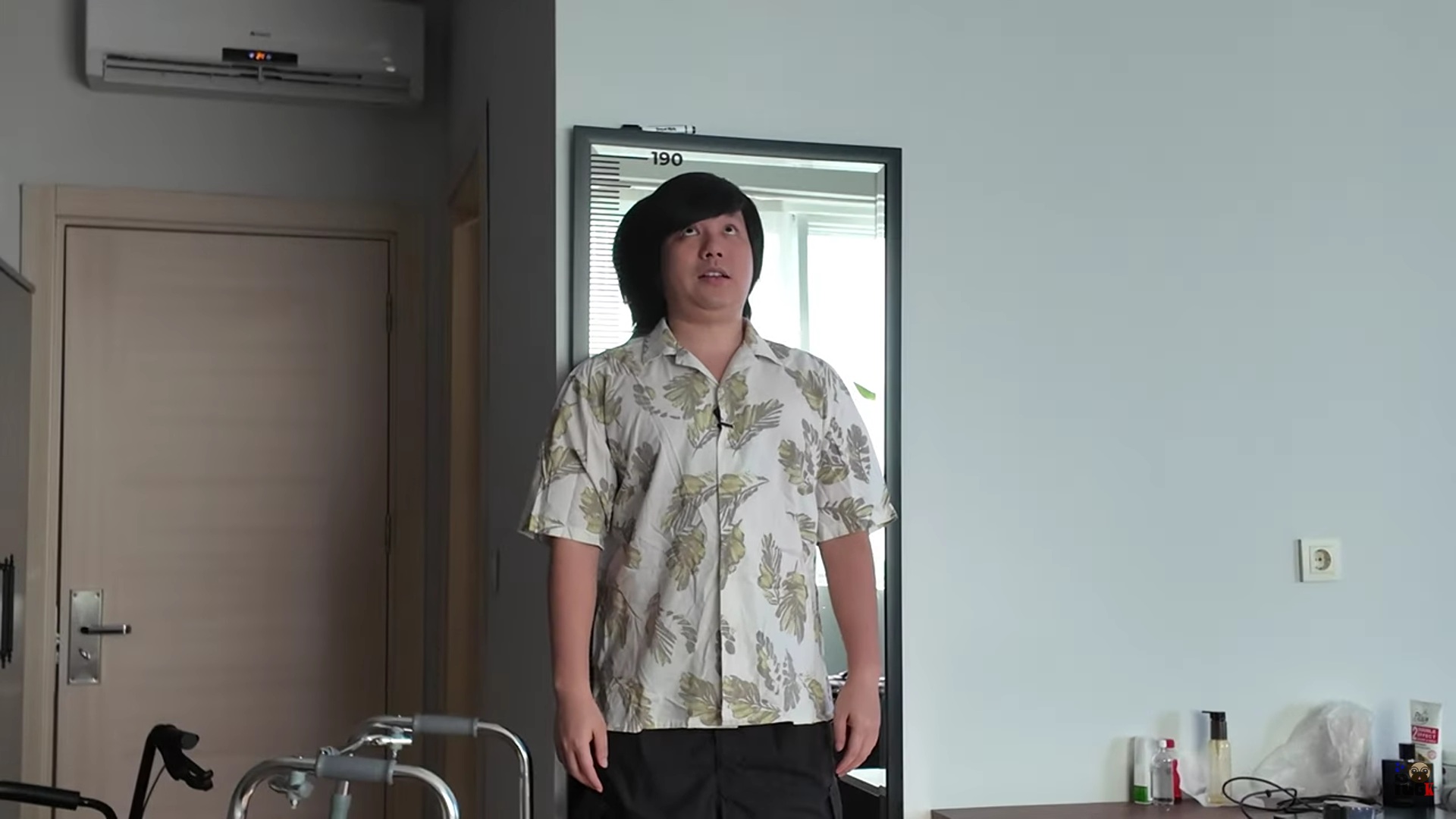 Khoa Pug bỏ hơn 100 triệu mua vé bay về nước sau kéo chân 2,5 tỷ, nói thẳng một điều- Ảnh 2. Khoa Pug bỏ hơn 100 triệu mua vé bay về nước sau kéo chân 2,5 tỷ, nói thẳng một điều- Ảnh 2.