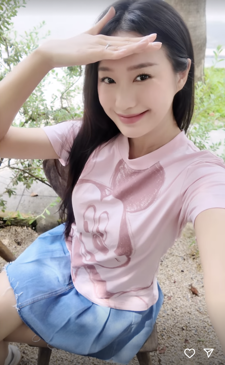 Doãn Hải My cứ xuất hiện cùng mẹ đẻ là gây sốt, 