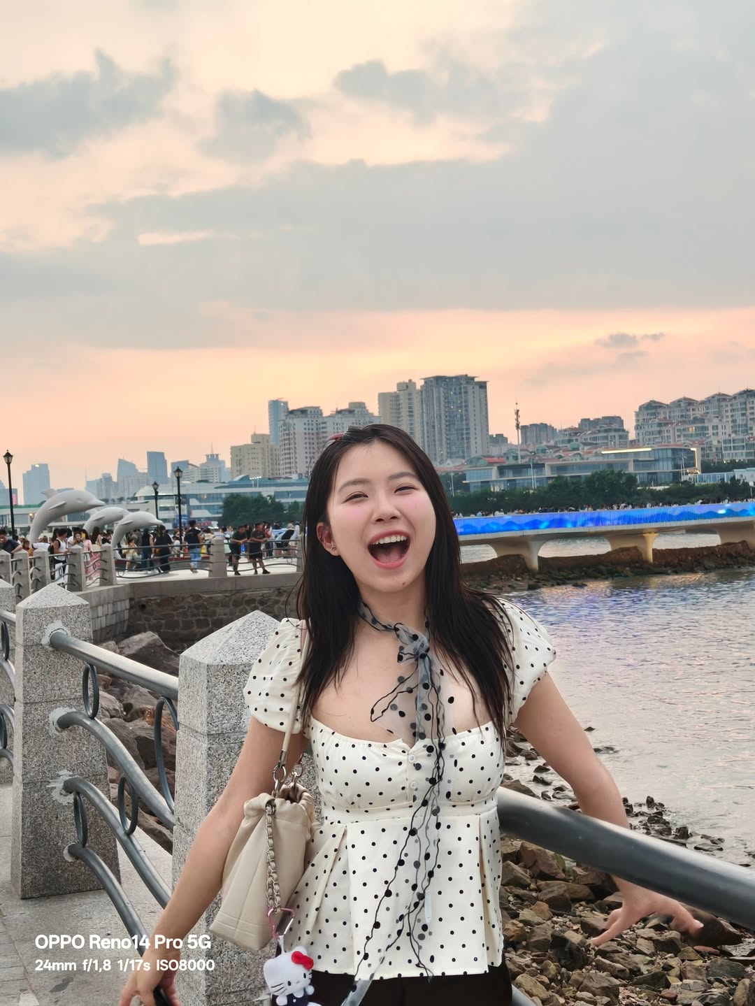Chị em từ châu Á đến trời Tây đang chìm đắm với đồ chấm bi, tưởng 