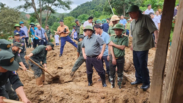 Thủ tướng tới điểm nóng mưa lũ Điện Biên, trực tiếp chỉ đạo khắc phục hậu quả- Ảnh 11.