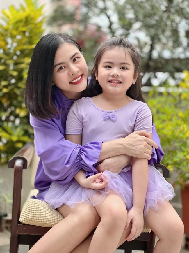 Vân Trang khoe vở học đầu năm "đặc biệt" của con, phụ huynh ào ào hỏi chỗ mua: Sự thật được tiết lộ mới bất ngờ!- Ảnh 2.