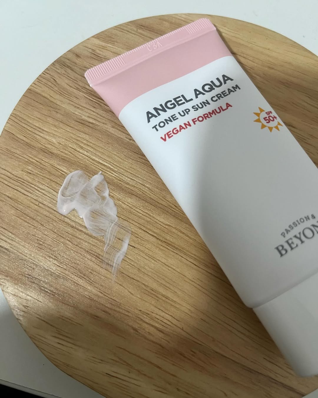 5 kem chống nắng nâng tông tự nhiên, tiện dùng trong dịp nghỉ lễ mà không cần makeup nhiều- Ảnh 5.