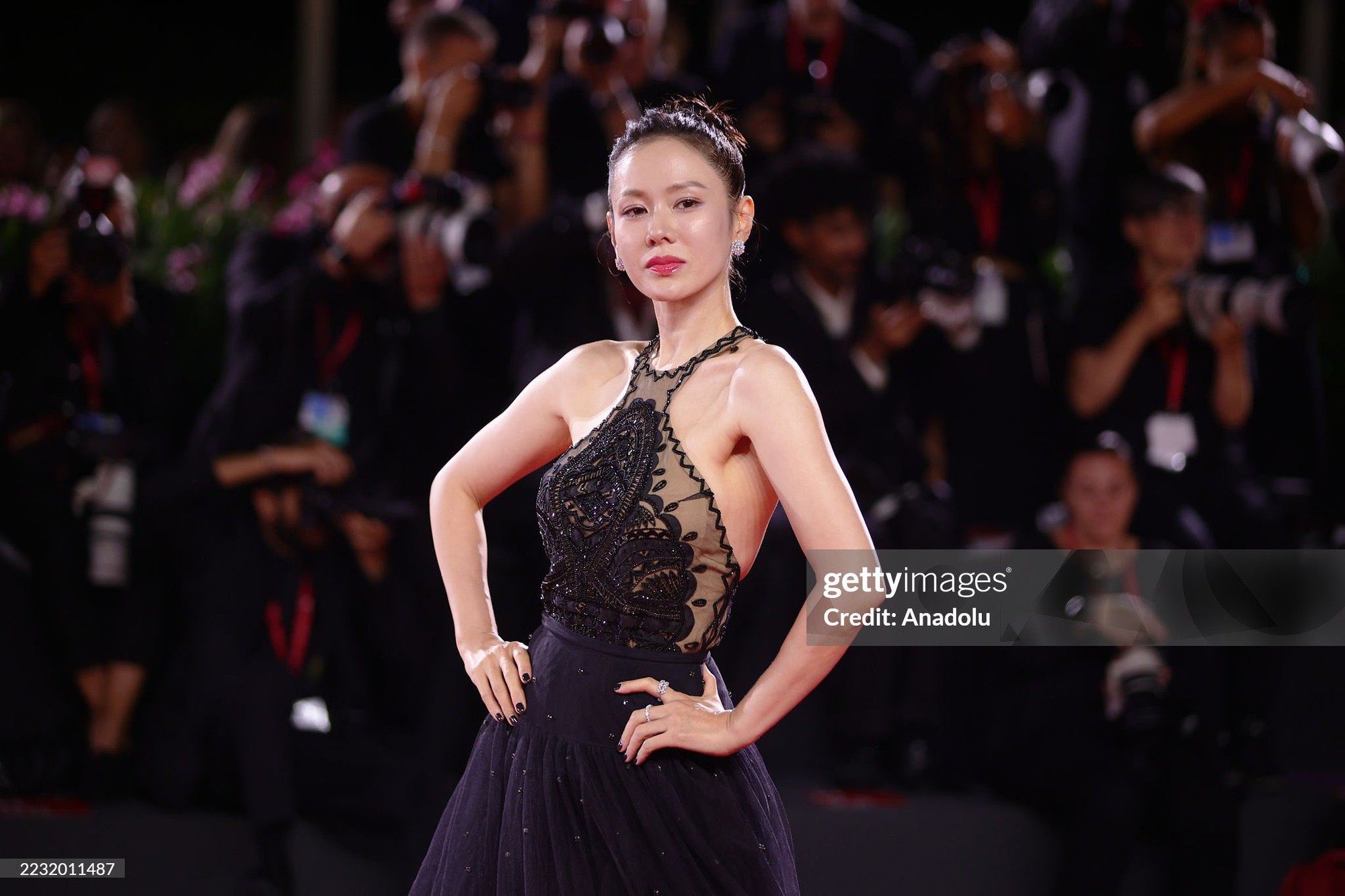 Son Ye Jin bật khóc nức nở giữa hàng trăm người giữa ồn ào ngược đãi sao nhí- Ảnh 2. Son Ye Jin bật khóc nức nở giữa hàng trăm người giữa ồn ào ngược đãi sao nhí- Ảnh 2.
