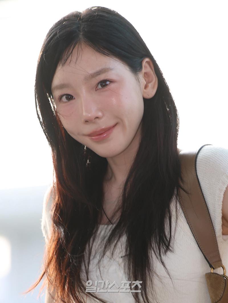 Đại hội sao SMTOWN đổ bộ Tân Sơn Nhất: Taeyeon và 