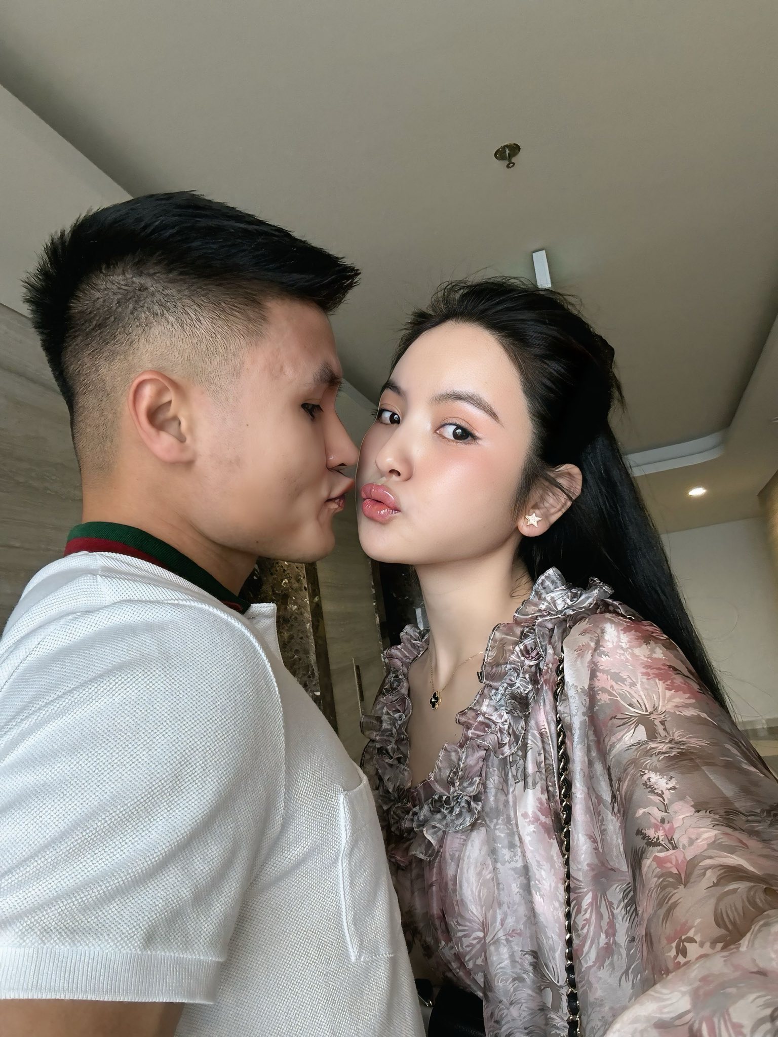 Vợ Quang Hải 