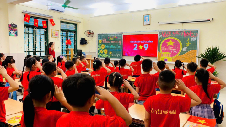 Sắc cờ hoa rực rỡ khắp sân trường, lớp học mừng đại lễ Quốc khánh 2/9- Ảnh 7.