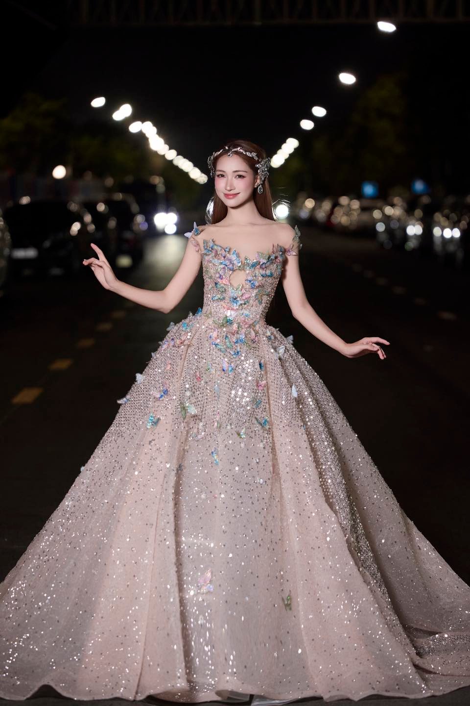 Hòa Minzy da trắng sáng, căng bóng nhờ chăm uống 1 loại nước trước khi đi ngủ: Phụ nữ tuổi 30+ khuyến khích dùng để đẹp da, chống loãng xương- Ảnh 4.