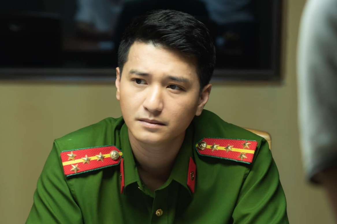Mỹ nam Vbiz đi xem Tổng duyệt A80 mà viral khắp MXH: Cười lên đẹp phát sáng, chị em thi nhau nhường chỗ- Ảnh 5. Mỹ nam Vbiz đi xem Tổng duyệt A80 mà viral khắp MXH: Cười lên đẹp phát sáng, chị em thi nhau nhường chỗ- Ảnh 5.