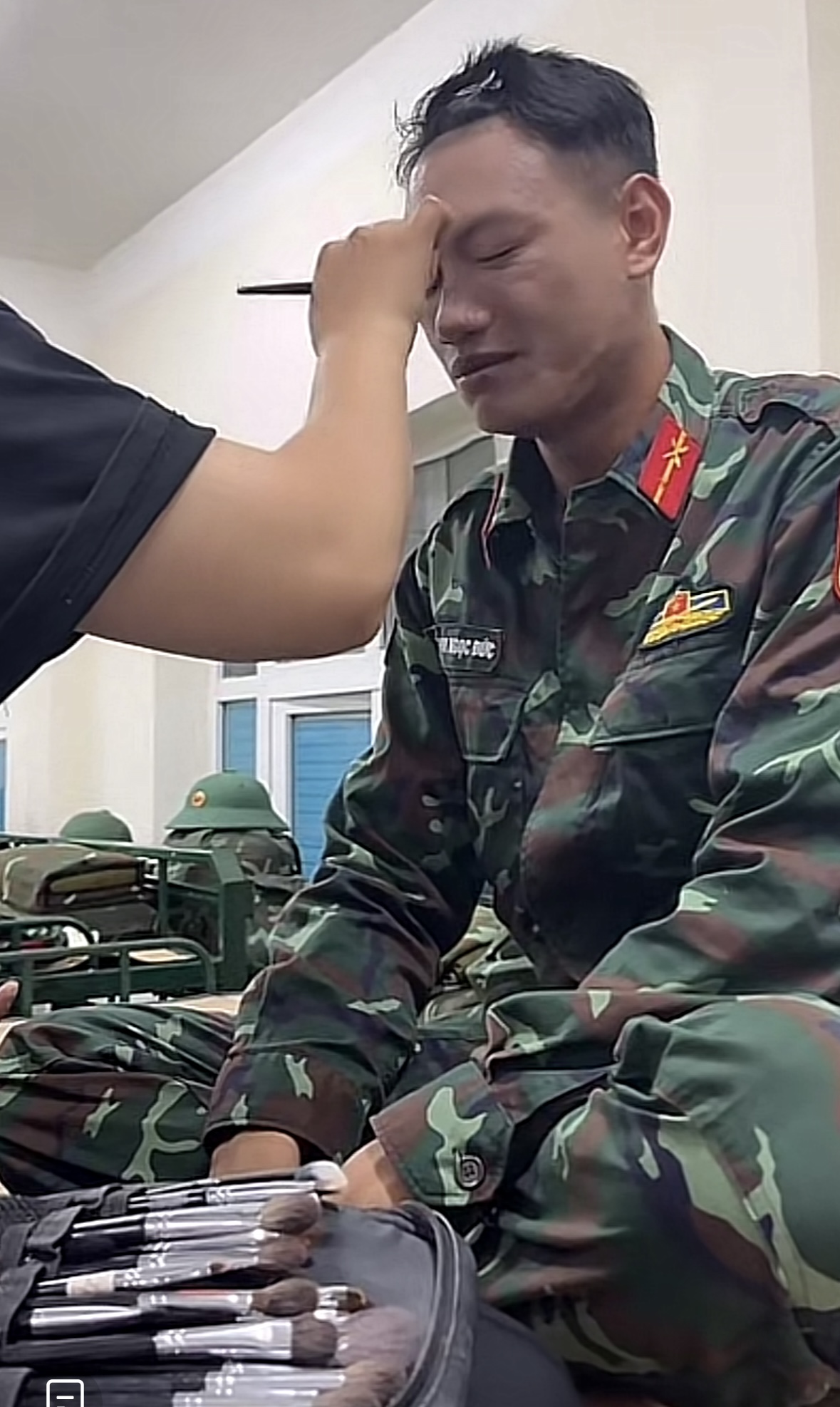 Cảnh hậu trường "đắt giá" trong doanh trại chiến sĩ đêm trước Tổng duyệt- Ảnh 7.