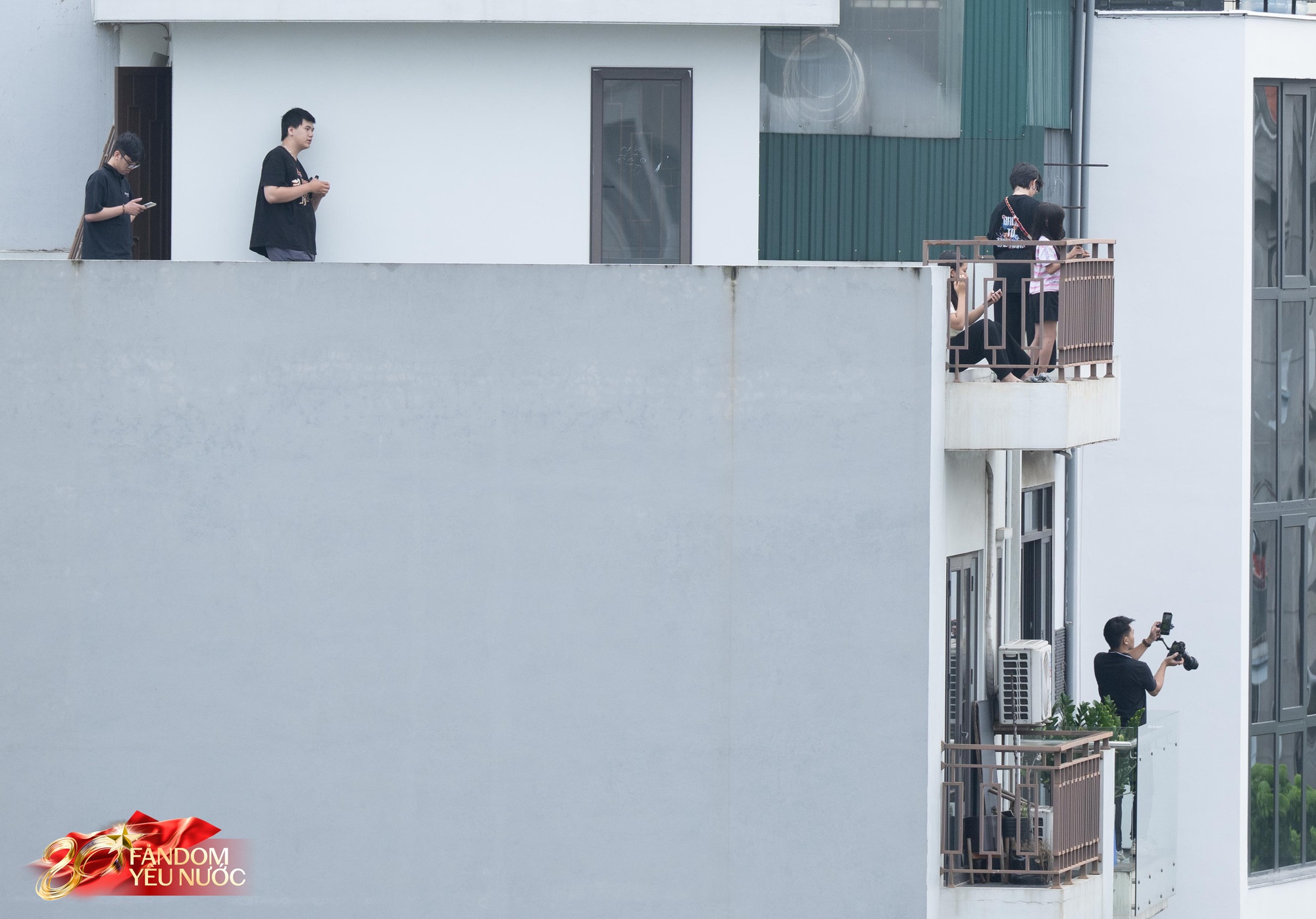 Sự bình thản của "khối ban công" từ những chiếc view 0 đồng, tầm nhìn "triệu đô"- Ảnh 2.