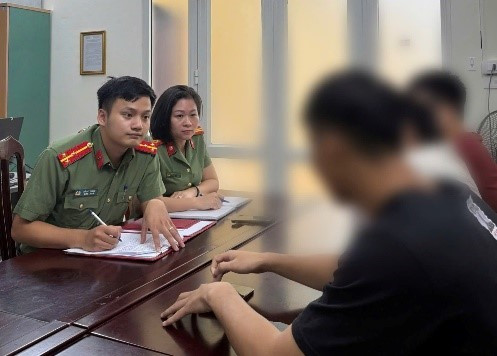 Xử phạt người tung tin bịa đặt 'cựu binh 90 tuổi không được vào xem diễu binh, diễu hành'- Ảnh 2.