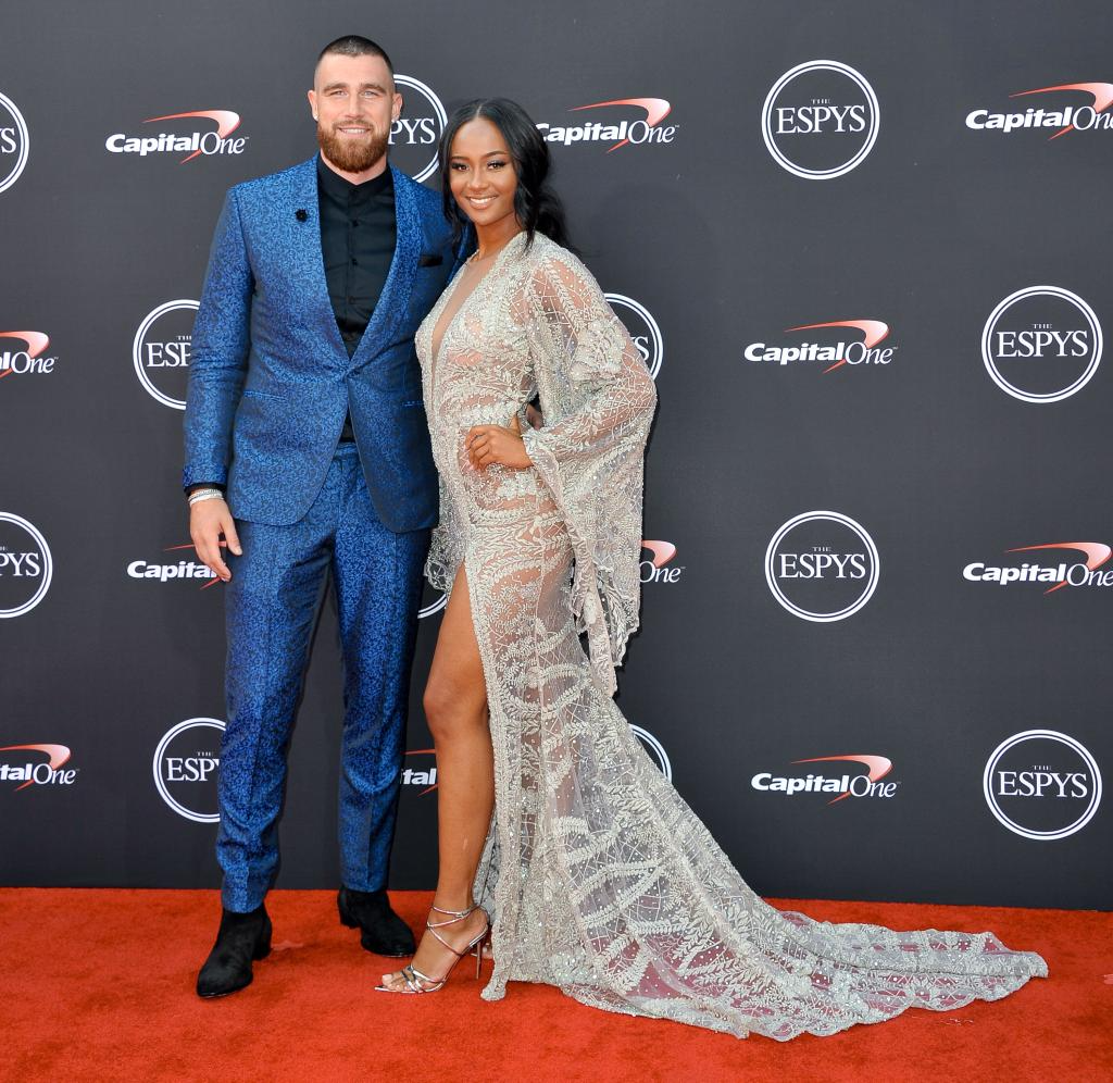 Thái độ tình cũ Travis Kelce ra sao khi Taylor Swift được cầu hôn?- Ảnh 4. Thái độ tình cũ Travis Kelce ra sao khi Taylor Swift được cầu hôn?- Ảnh 4.