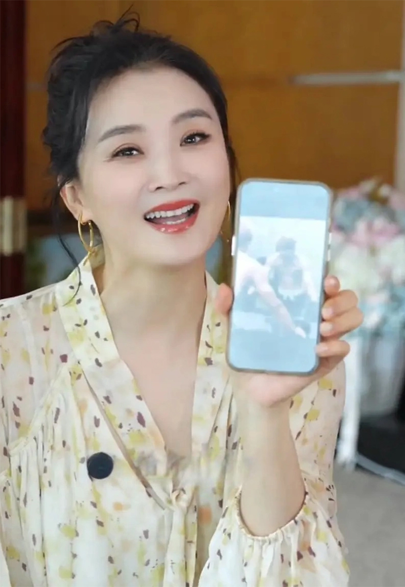 N&agrave;ng "T&igrave;nh Nhi" Vương Diễm đ&atilde; 51 tuổi vẫn trẻ đẹp: Bị "nghiện" 1 m&oacute;n nước chống gi&agrave; rất quen thuộc với người Việt- Ảnh 2.