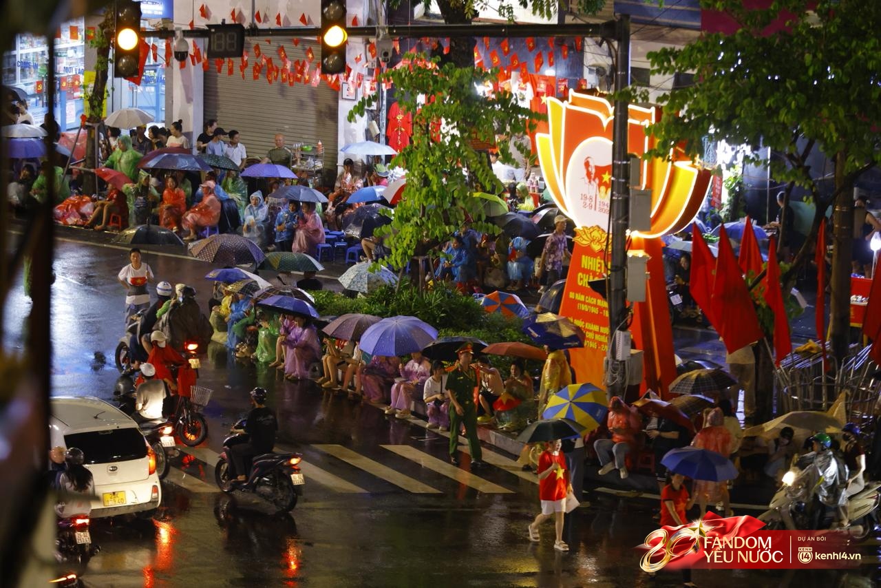 Khối Yêu Nước - chuyên văn nghệ tràn đầy năng lượng, hát hò cả đêm không ngủ vui quá đi!- Ảnh 12.