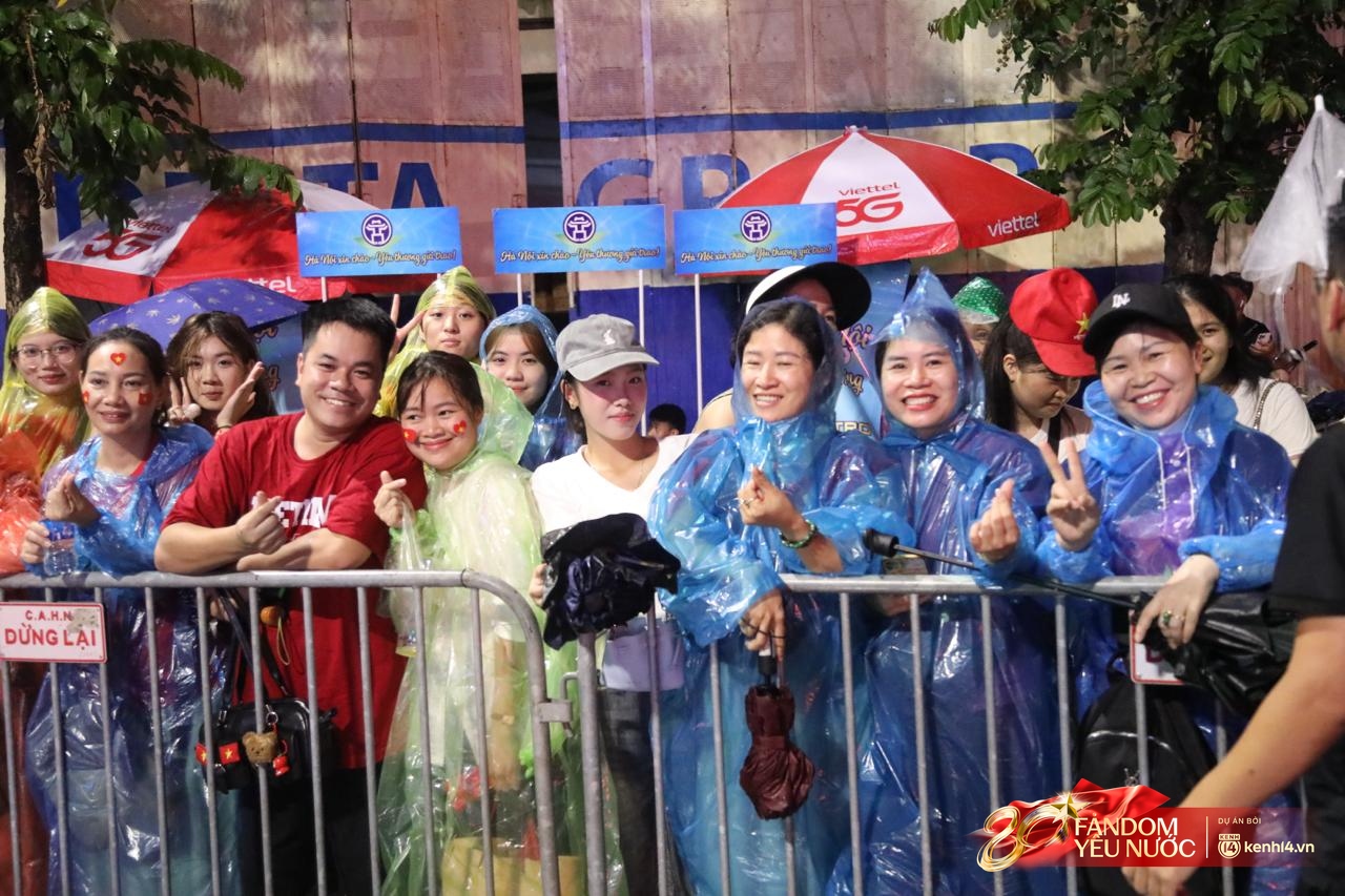 Khối Yêu Nước - chuyên văn nghệ tràn đầy năng lượng, hát hò cả đêm không ngủ vui quá đi!- Ảnh 1.