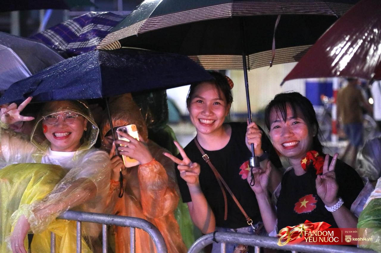 Khối Yêu Nước - chuyên văn nghệ tràn đầy năng lượng, hát hò cả đêm không ngủ vui quá đi!- Ảnh 4.