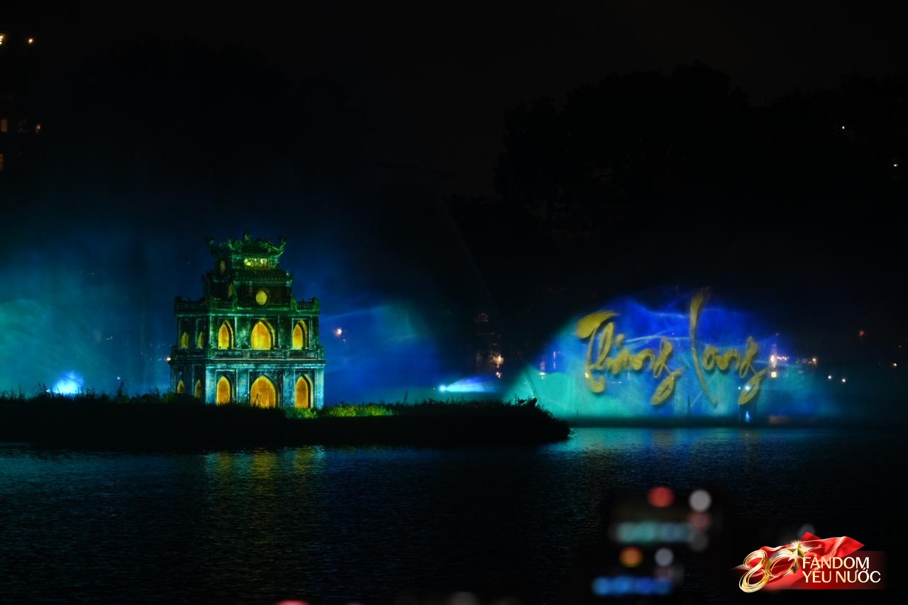 Người dân Hà Nội ngỡ ngàng trước hình ảnh chưa từng thấy trên Hồ Hoàn Kiếm- Ảnh 7.