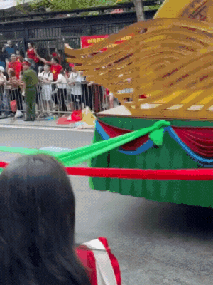 Khối nghệ sĩ thi nhau 