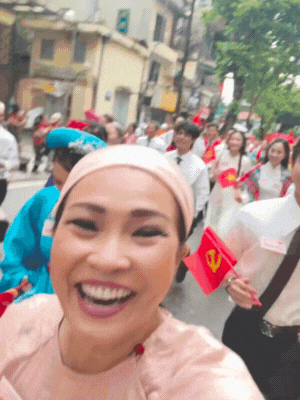 Khối nghệ sĩ thi nhau 
