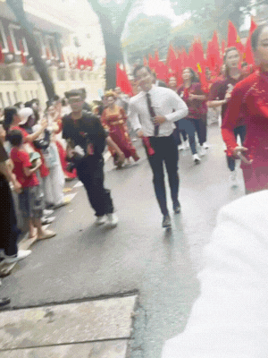 Khối nghệ sĩ thi nhau 