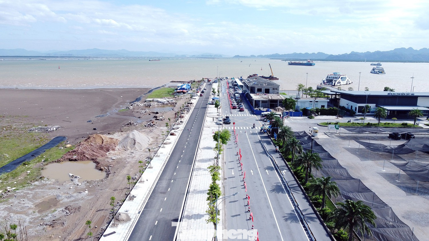Cảnh lạ ở bến phà ra Cát Bà du lịch dịp 2/9- Ảnh 11.