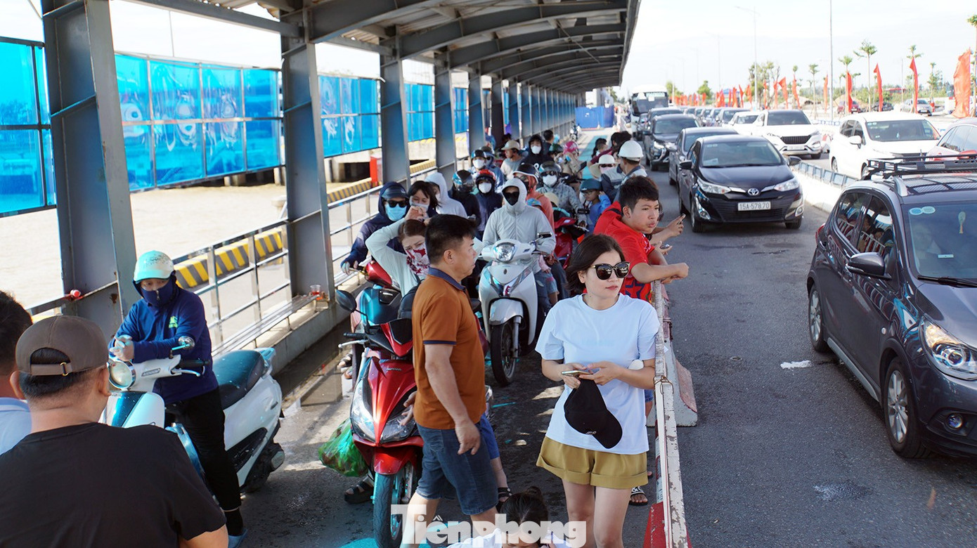 Cảnh lạ ở bến phà ra Cát Bà du lịch dịp 2/9- Ảnh 4.