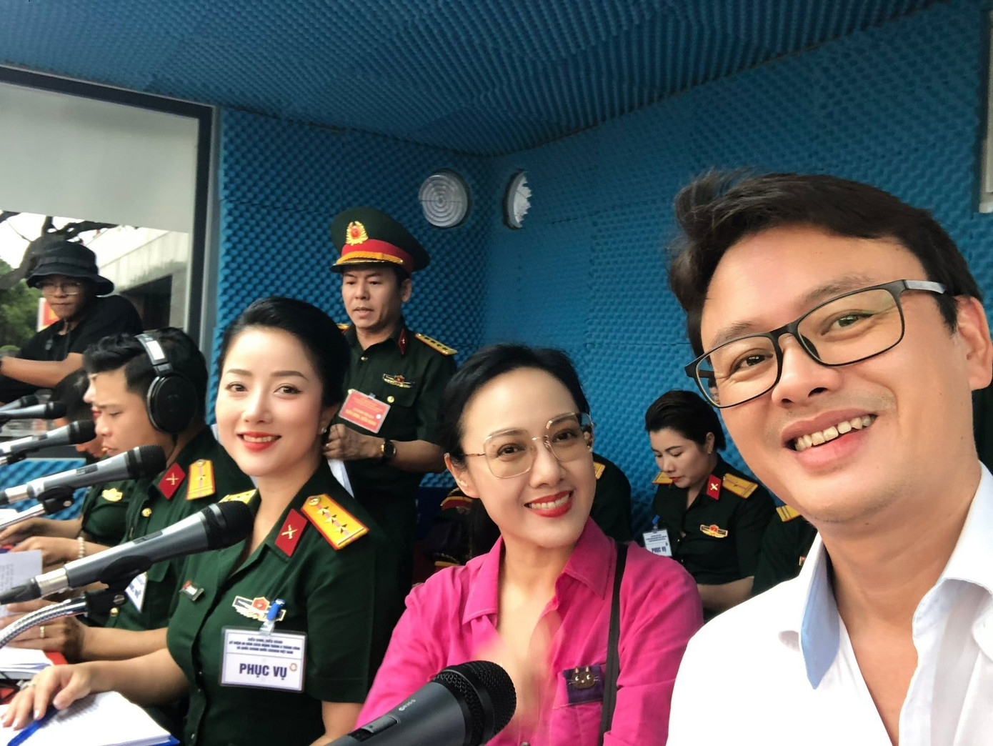 Chân dung 13 người trong tổ thuyết minh Lễ diễu binh, diễu hành A80- Ảnh 2. Chân dung 13 người trong tổ thuyết minh Lễ diễu binh, diễu hành A80- Ảnh 2.
