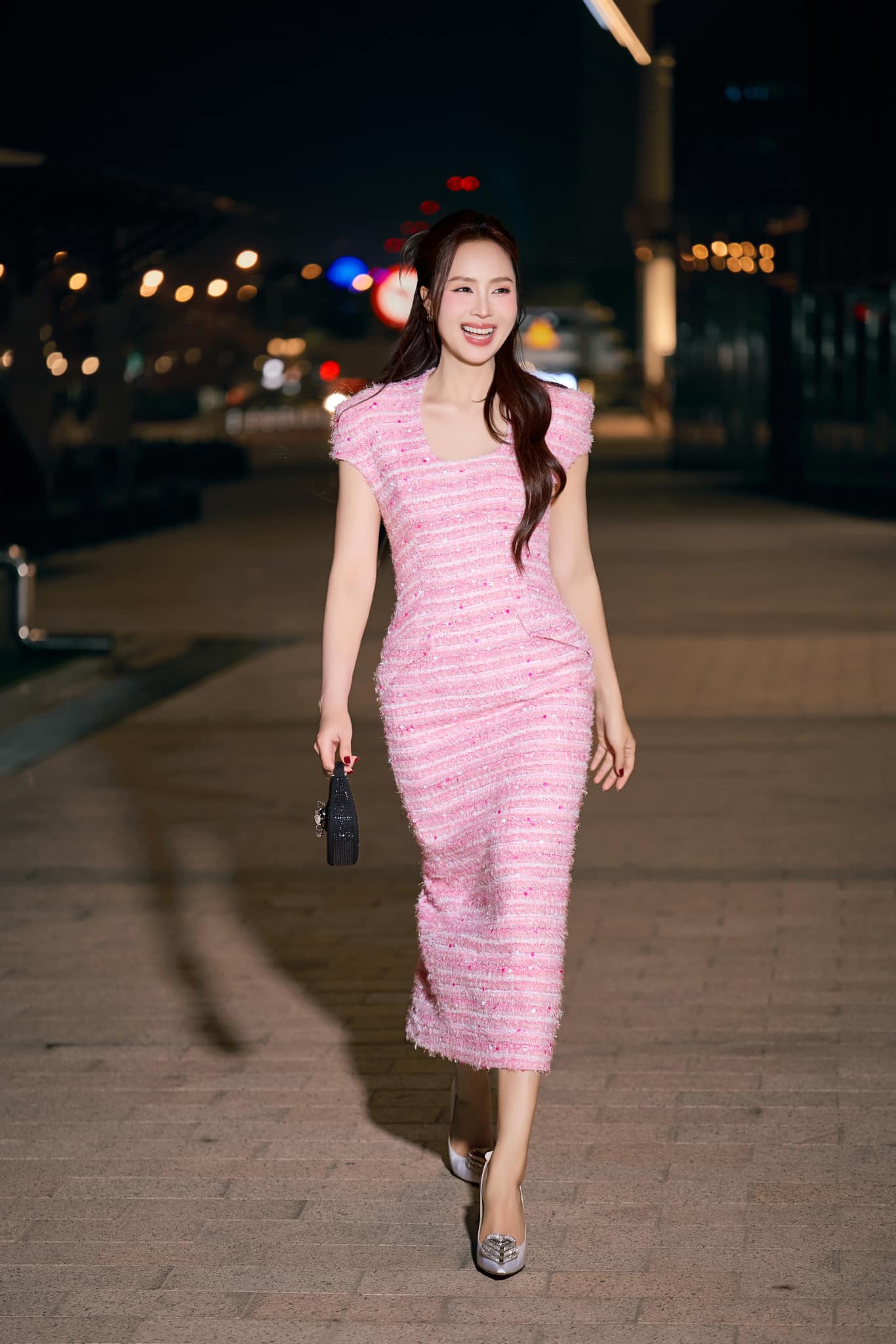 Cam thường rõ nhan sắc tuổi 40+ của Hồng Diễm gây sốt- Ảnh 14.