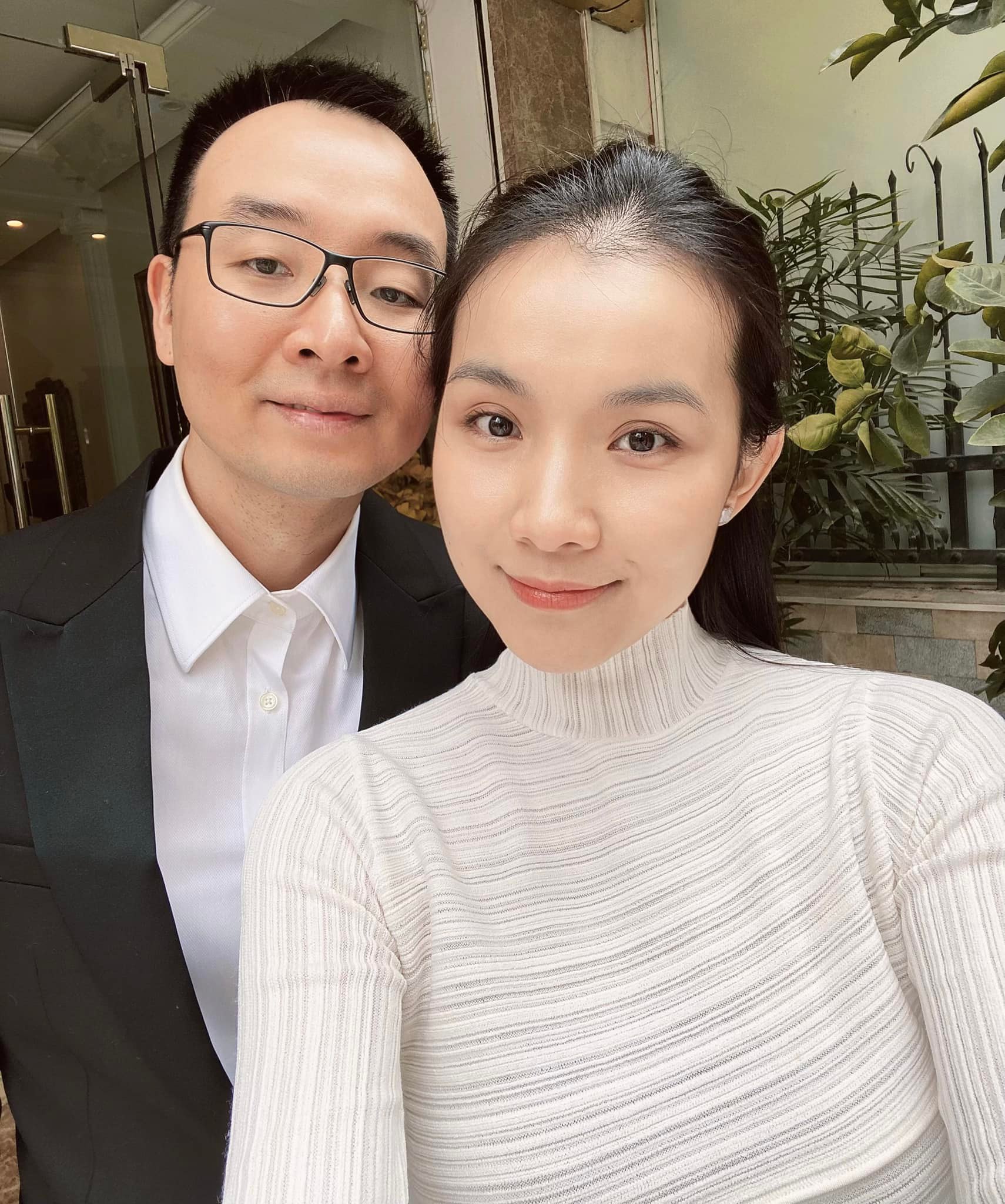 Bé gái Vbiz đeo kính cận nép sau lưng mẹ Hoa hậu nay cao vượt trội, visual cỡ nào mà 99% bình luận trầm trồ?- Ảnh 7.