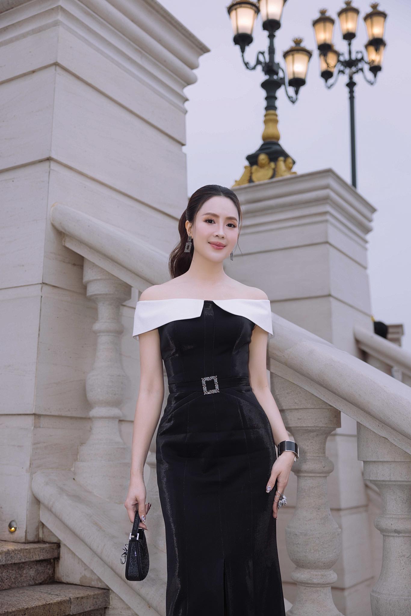 Cam thường rõ nhan sắc tuổi 40+ của Hồng Diễm gây sốt- Ảnh 11.
