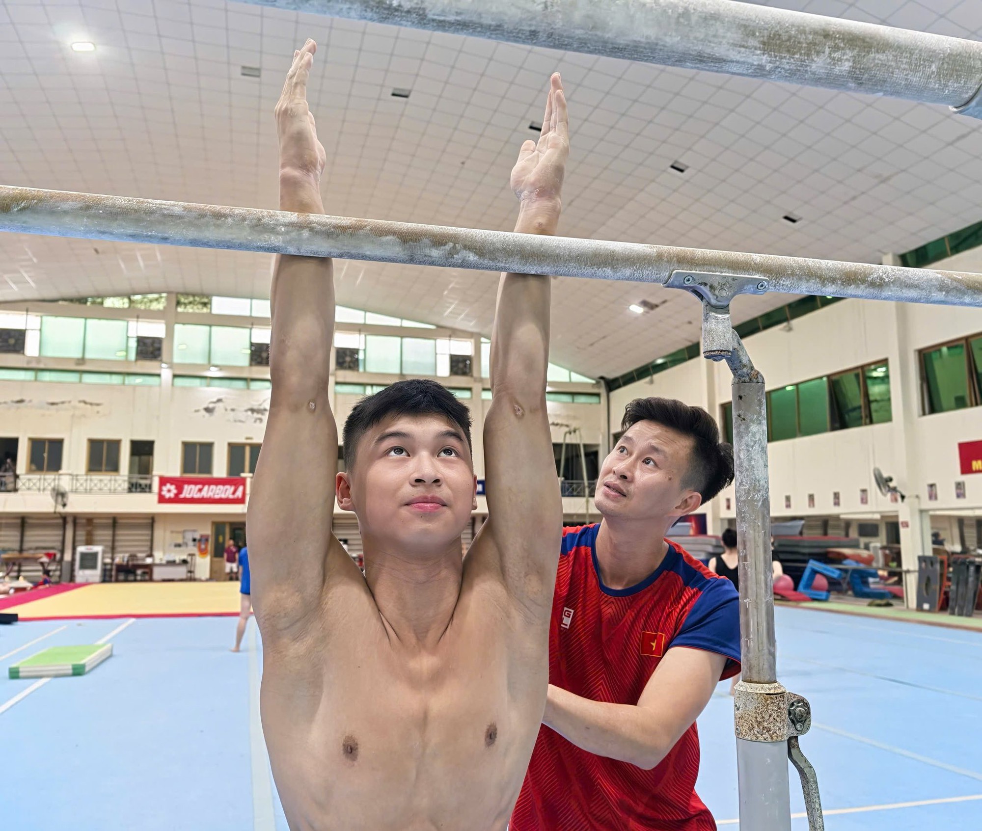 Cặp đôi vàng của thể thao Việt Nam tại Đại lễ 2/9: Vợ xinh nhất làng thể dục nghệ thuật, chồng là HLV nổi tiếng- Ảnh 2.
