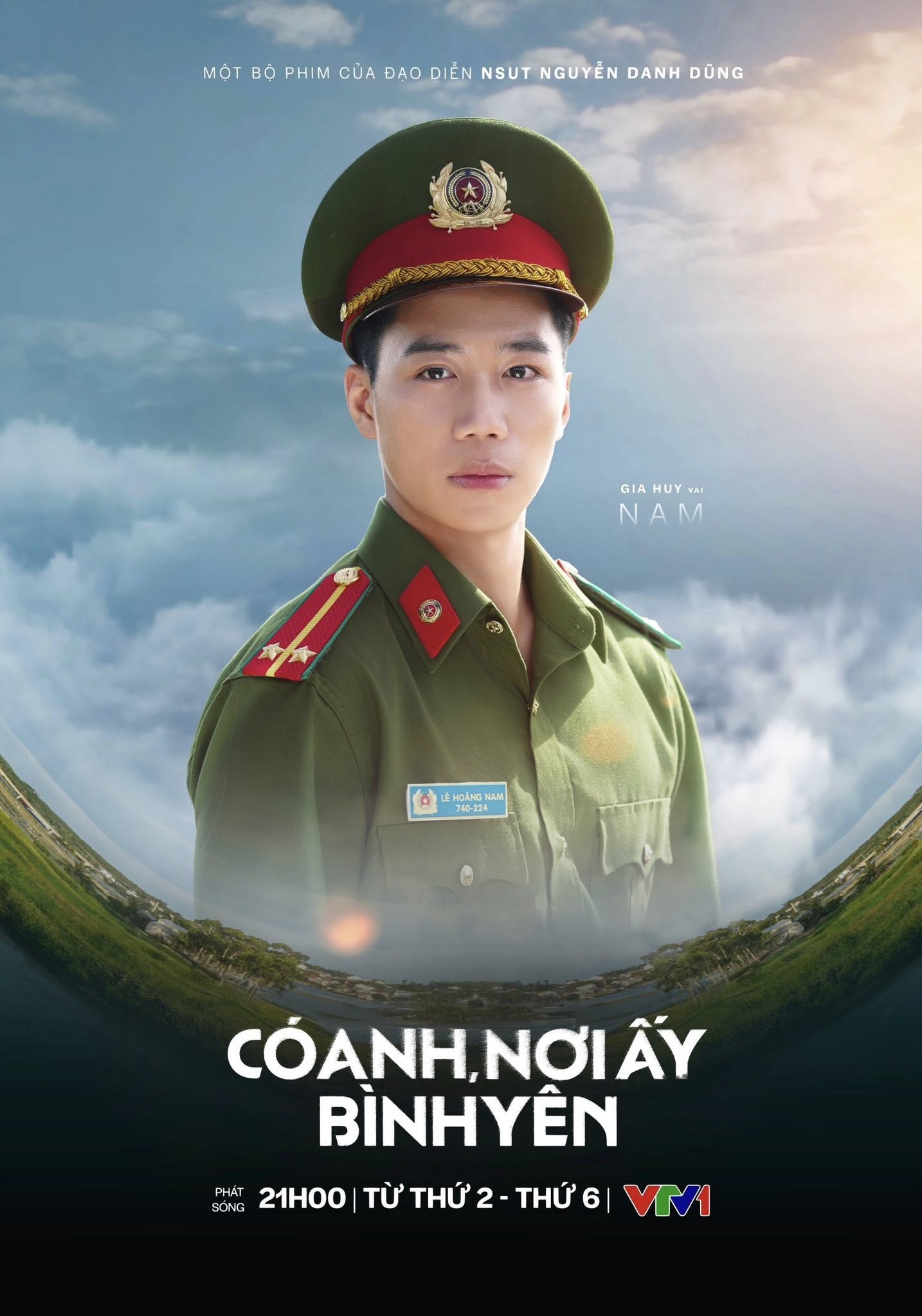 Người ăn rắn trong Mưa đỏ: Ngoài đời giao diện 
