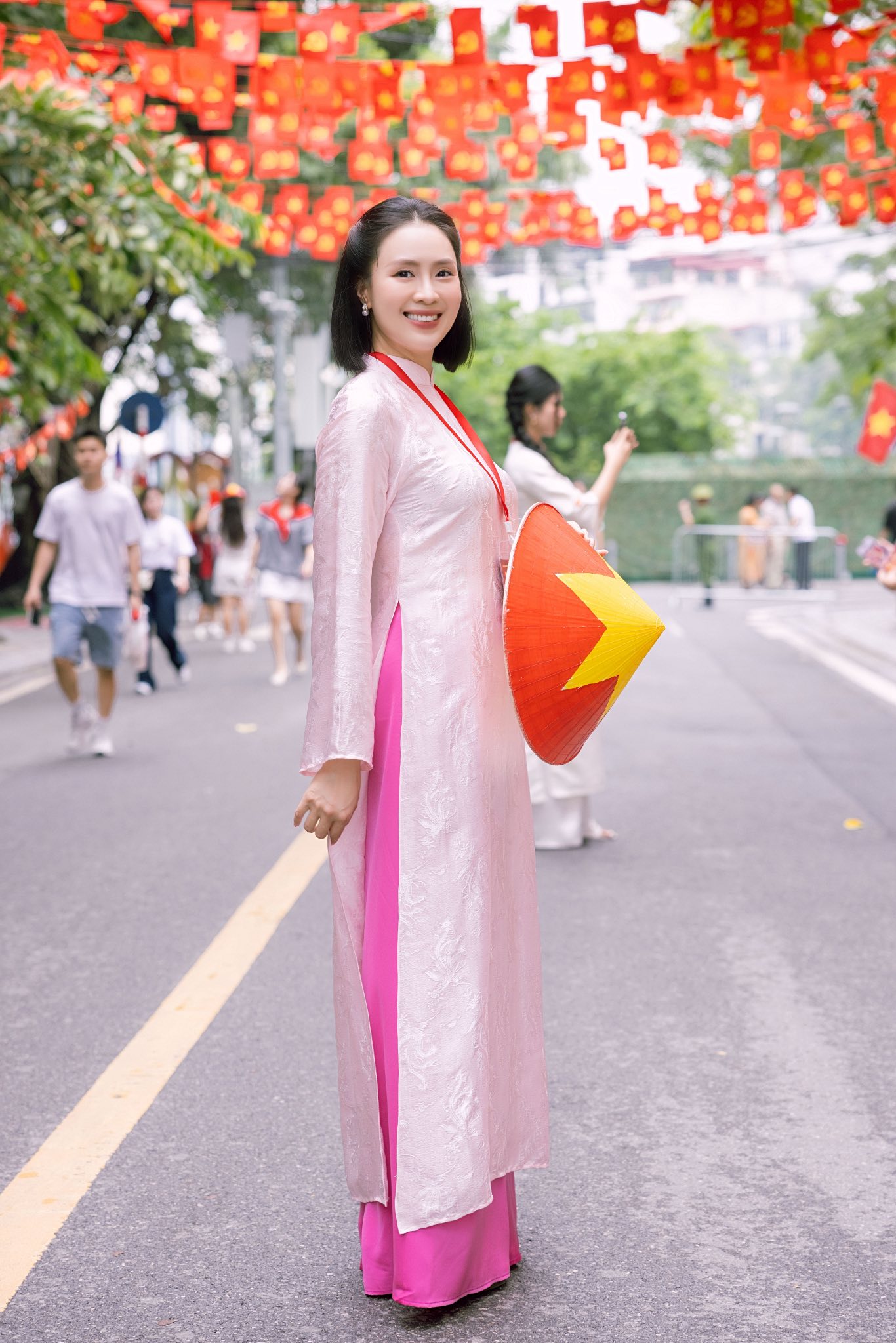 Cam thường rõ nhan sắc tuổi 40+ của Hồng Diễm gây sốt- Ảnh 9.