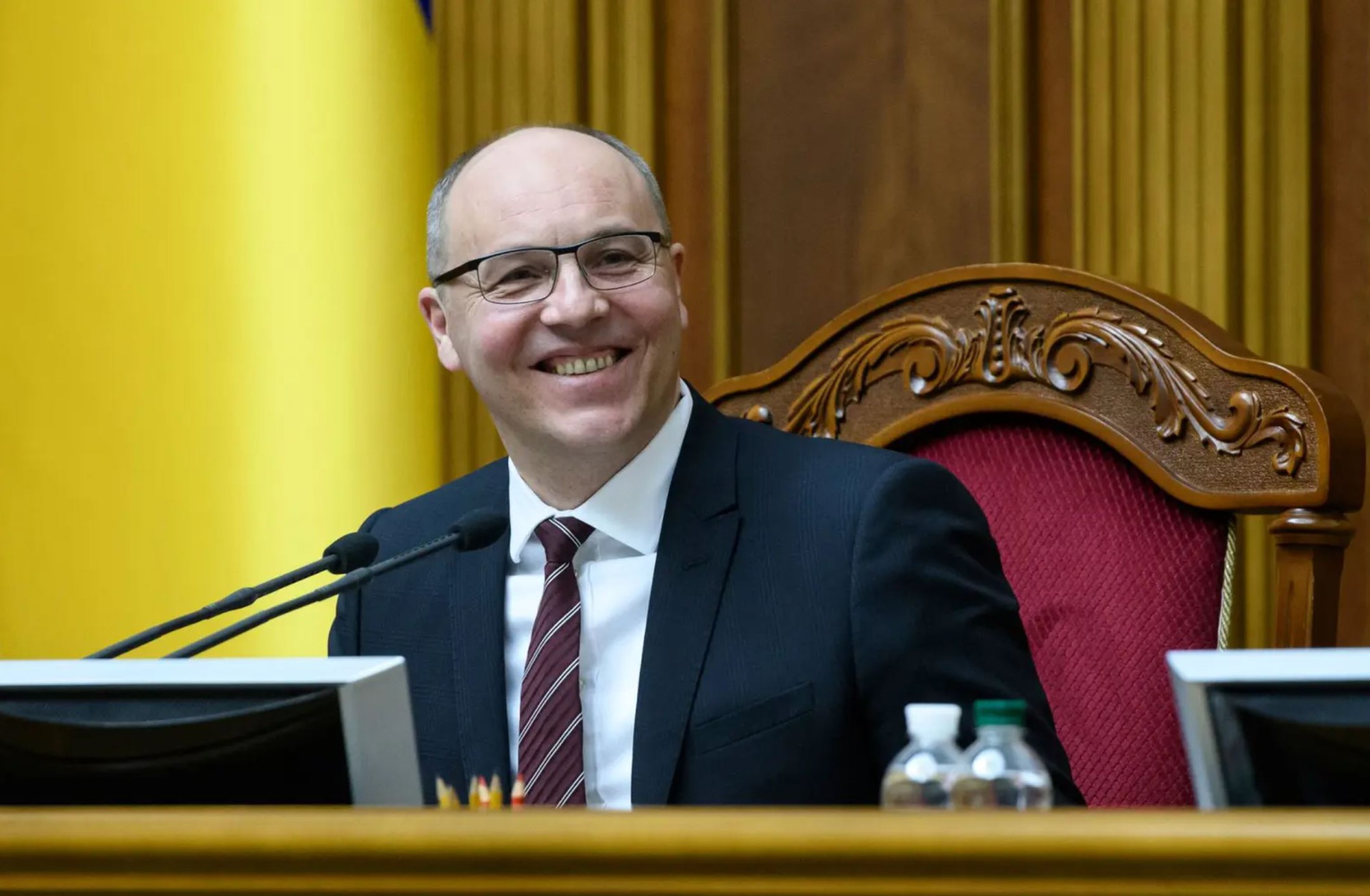 Rúng động Ukraine: Cựu Chủ tịch Quốc hội bị ám sát, hung thủ tình nghi giả dạng shipper- Ảnh 1.