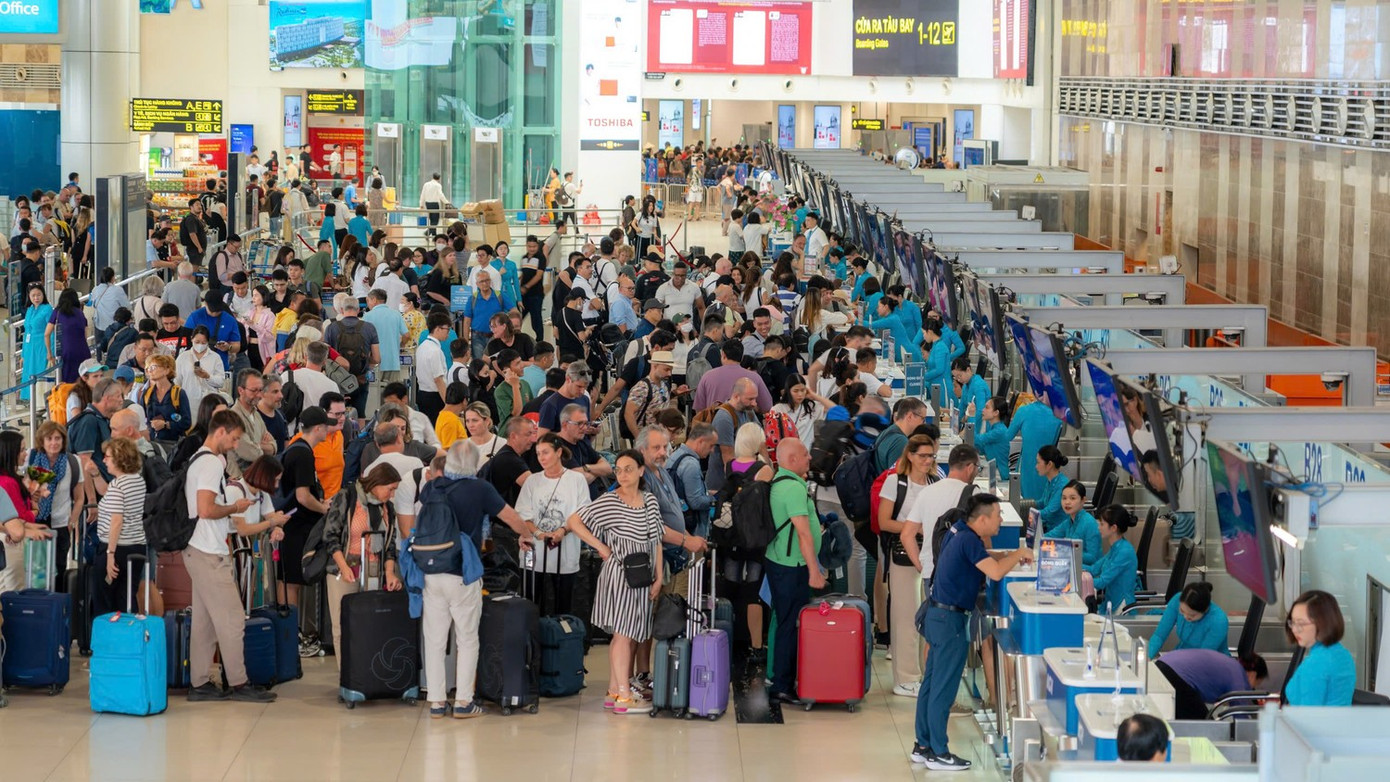 Vé máy bay tới Hà Nội giảm mạnh, khách lùi lịch đi nước ngoài để xem diễu binh- Ảnh 3.