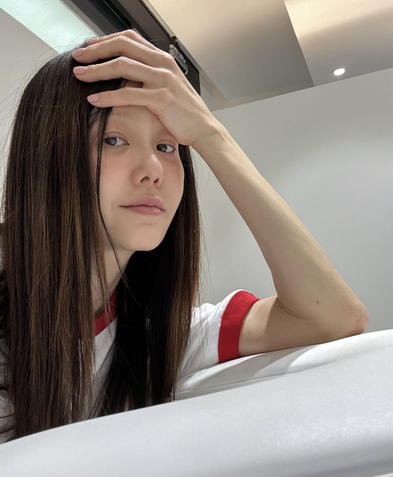 Sốc với hình ảnh mới của dâu cũ nhà Samsung, da người 54 tuổi đây sao?- Ảnh 10.