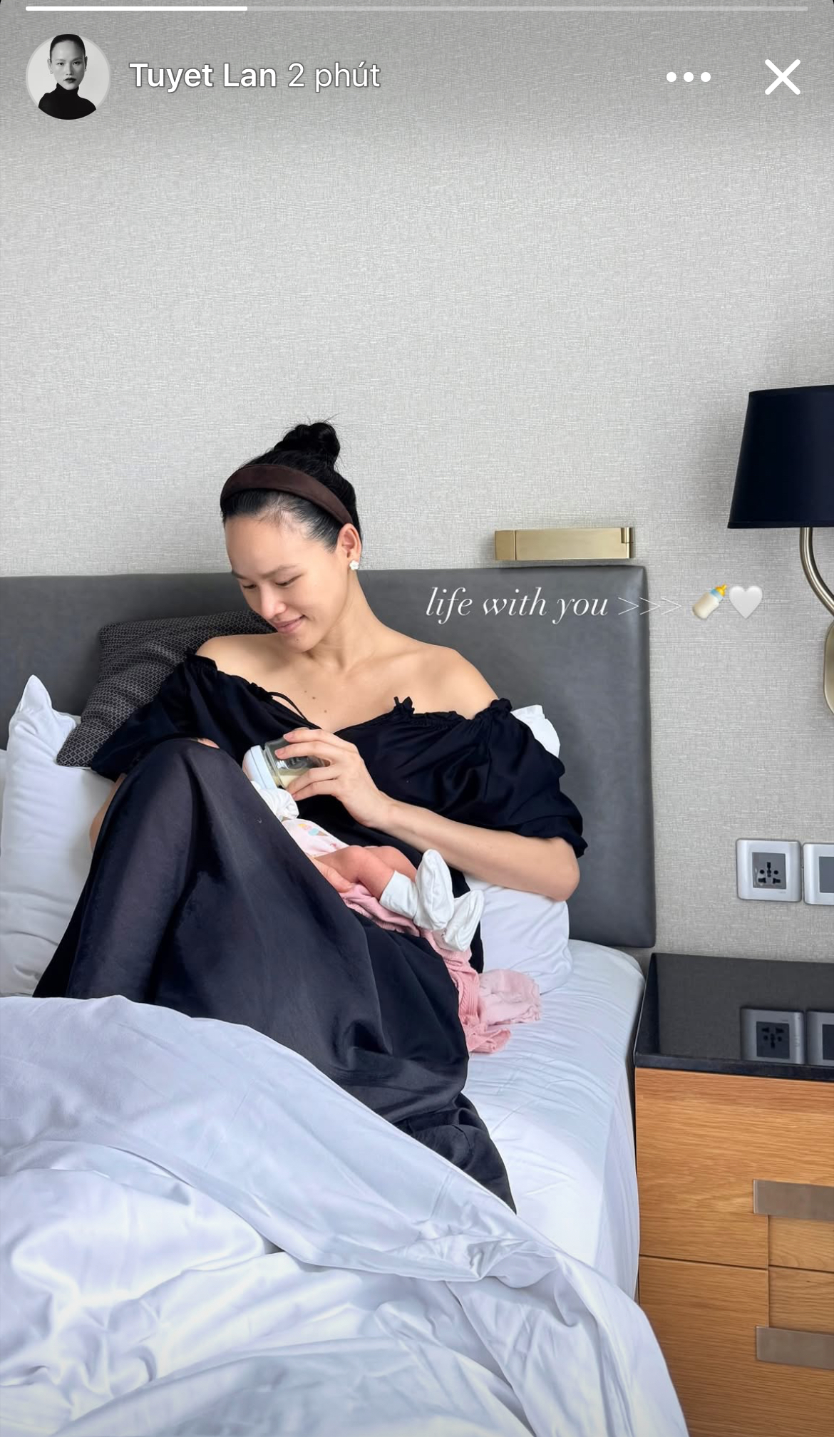 Mỹ nhân Việt vừa sinh con: Lộ nhan sắc 0% son phấn, được chồng chi tiền khủng để ở cữ- Ảnh 1. Mỹ nhân Việt vừa sinh con: Lộ nhan sắc 0% son phấn, được chồng chi tiền khủng để ở cữ- Ảnh 1.