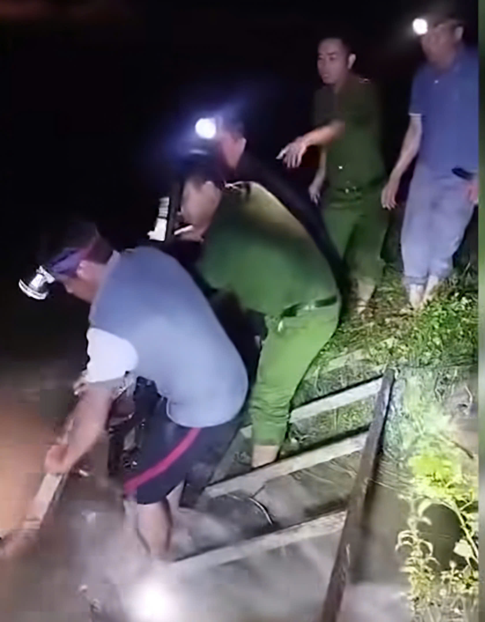 Hà Tĩnh: Bão số 6 gây mưa lớn khiến kênh thủy lợi bị vỡ- Ảnh 1. Hà Tĩnh: Bão số 6 gây mưa lớn khiến kênh thủy lợi bị vỡ- Ảnh 1.