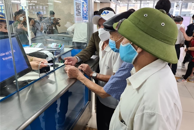 Người trên 60 tuổi đi tàu hỏa phải biết thủ tục này: Đi 1 mình vẫn yên tâm, vị trí ưu tiên không mất phí- Ảnh 2.