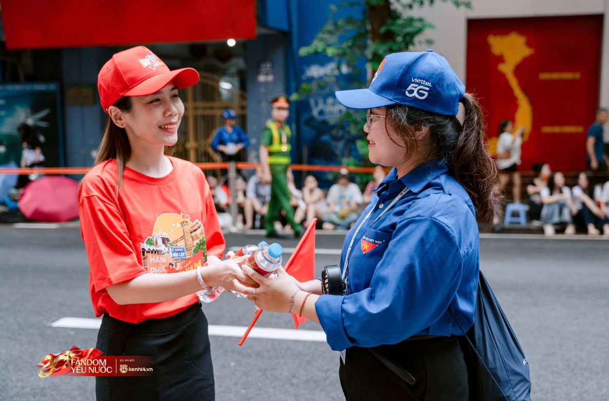 Tổng duyệt cỡ này, chính thức cỡ nào: Hàng nghìn hình ảnh đẹp quân dân đoàn kết một lòng, trái tim cả nước reo vang- Ảnh 11.