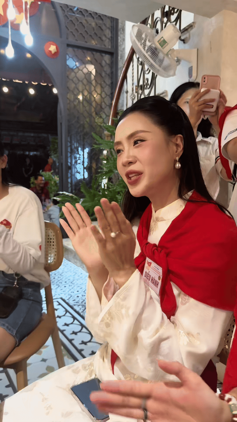 Cam thường rõ nhan sắc tuổi 40+ của Hồng Diễm gây sốt- Ảnh 2.