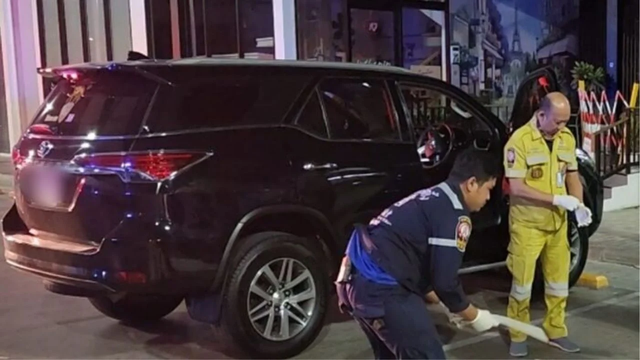 Thấy chiếc ô tô đỗ mãi không rời đi, nhân viên bảo vệ ngó vào thì kinh hãi với cảnh tượng bên trong- Ảnh 2. Thấy chiếc ô tô đỗ mãi không rời đi, nhân viên bảo vệ ngó vào thì kinh hãi với cảnh tượng bên trong- Ảnh 2.