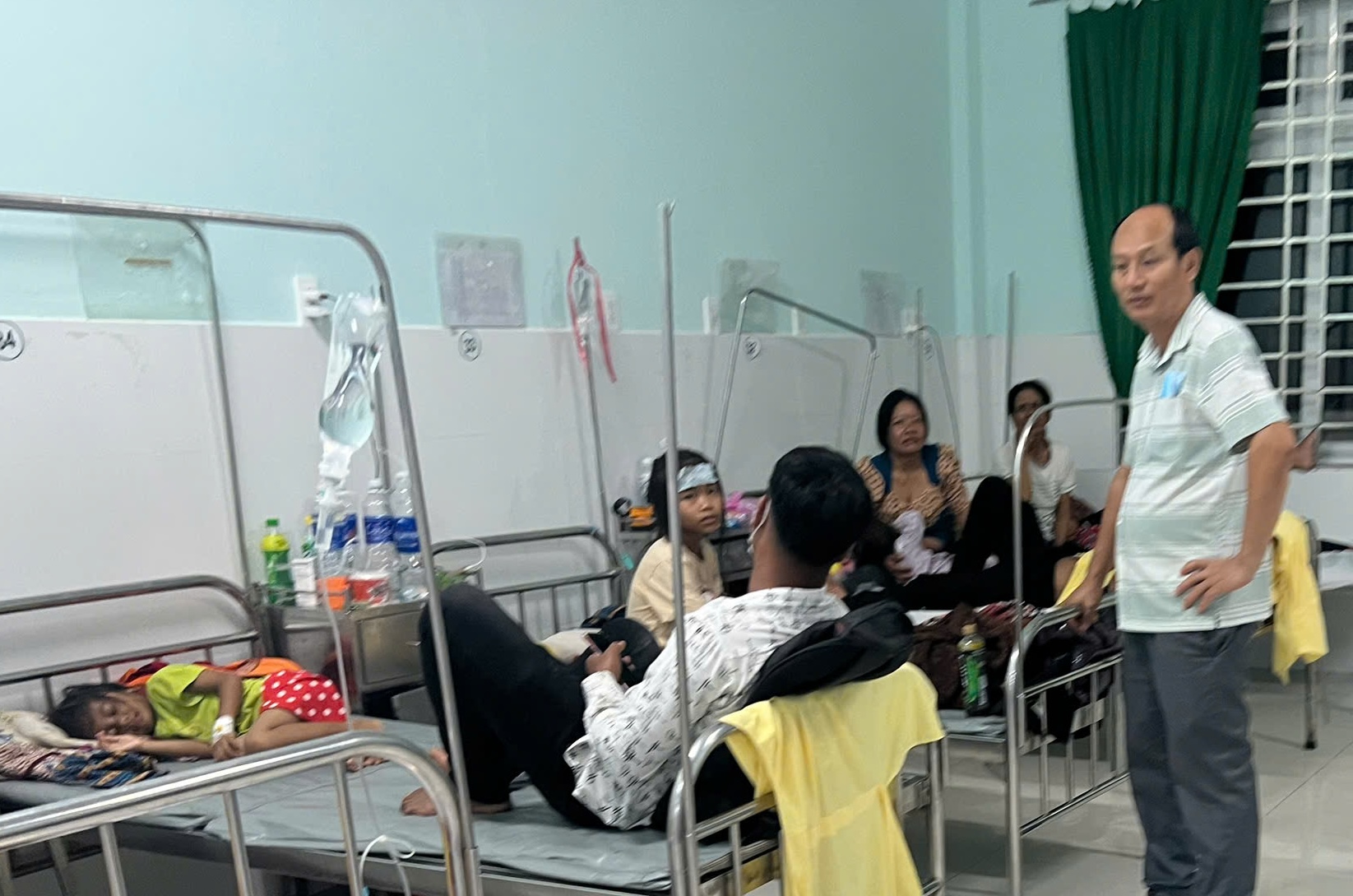 Thông tin mới vụ 131 người nghi ngộ độc sau tiệc tân gia- Ảnh 2.