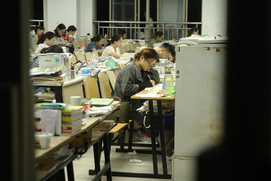 2 kiểu sinh viên dễ bị xã hội đào thải, ra trường CHẮC CHẮN thất nghiệp - Chuyên gia hướng nghiệp nổi tiếng nói thẳng!- Ảnh 2.