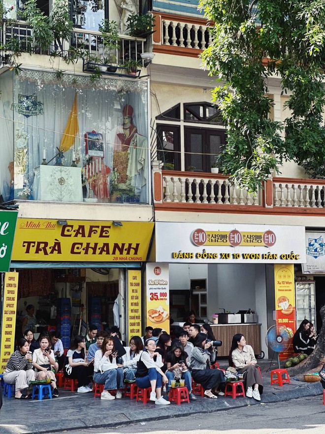 Chuyện lạ giữa mùa hè Hà Nội: Nắng 40 độ nhưng có 1 nơi dân tình 